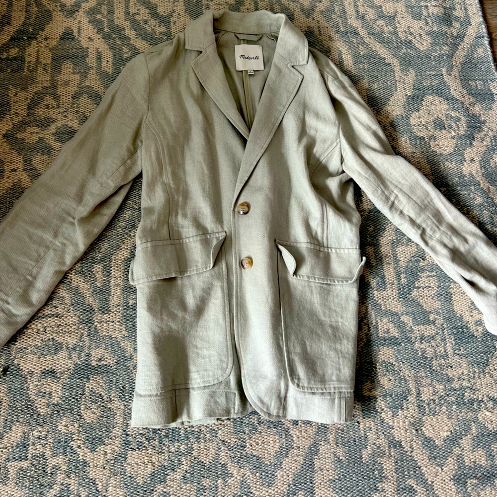 Madewell light green light weight knit blazer. Perfect for summer.